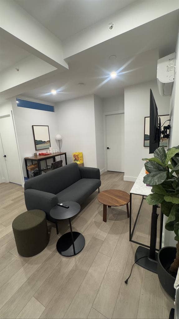 ✨ HUGE furnished BEDROOM | Modern |