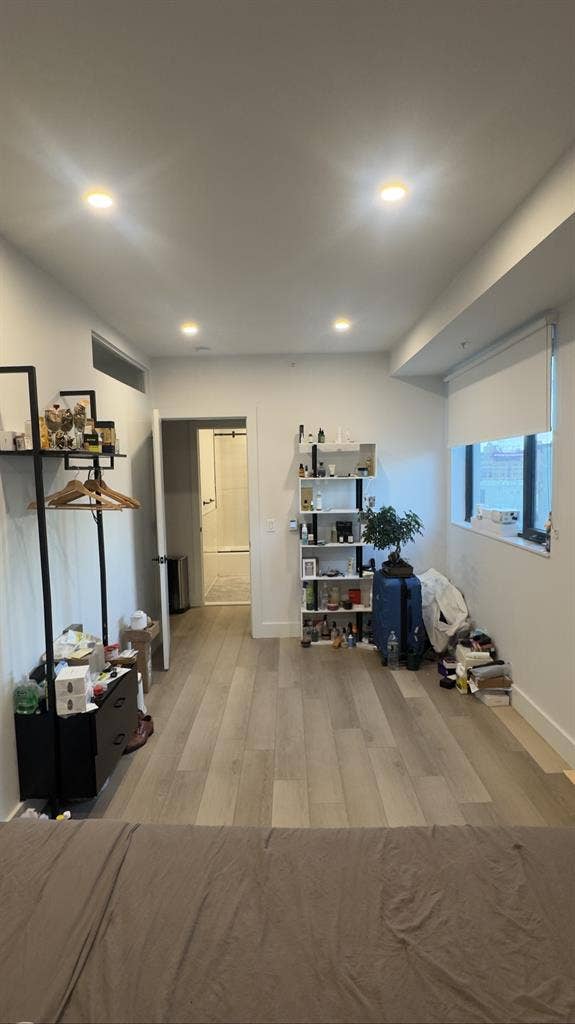 ✨ HUGE furnished BEDROOM | Modern |