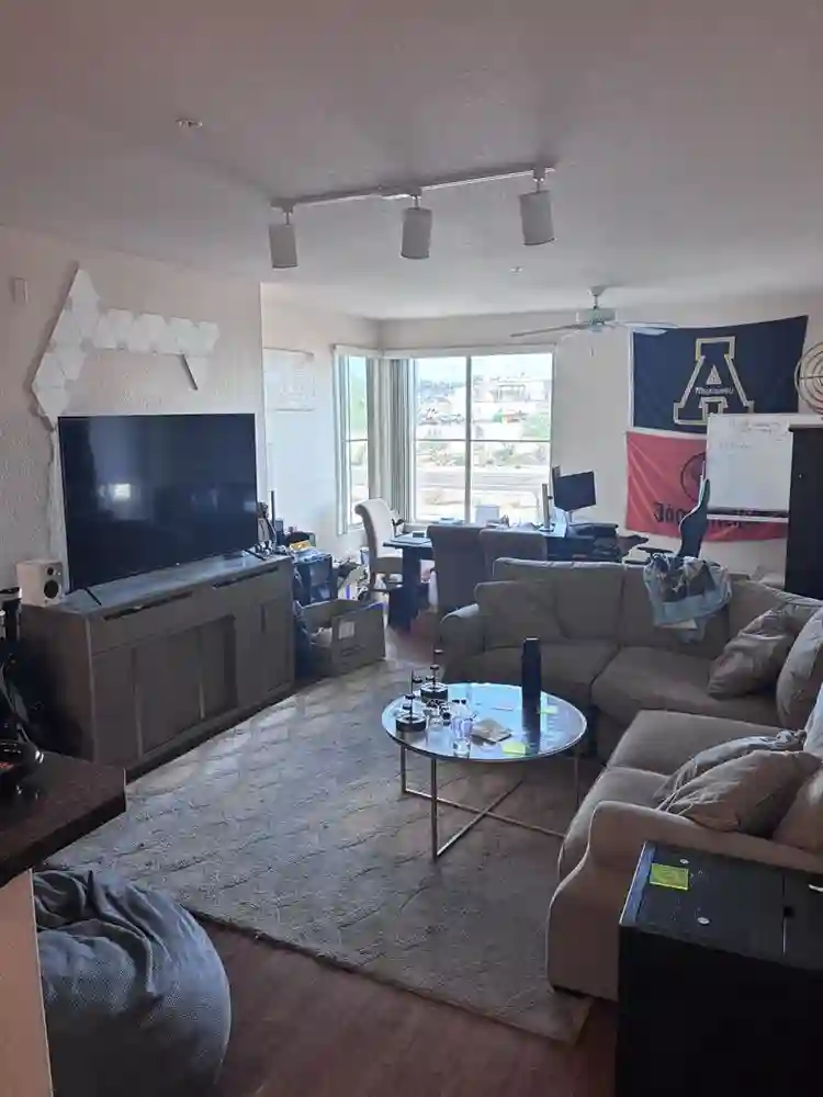 Looking for roomate