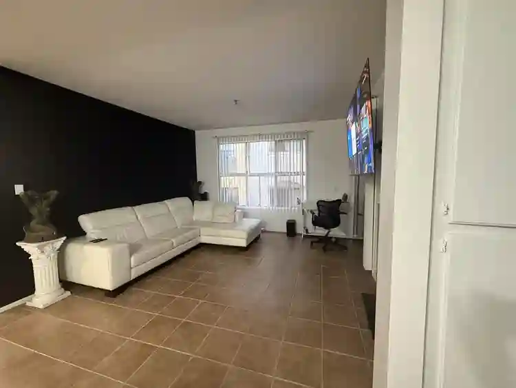 Room for rent in downtown LB
