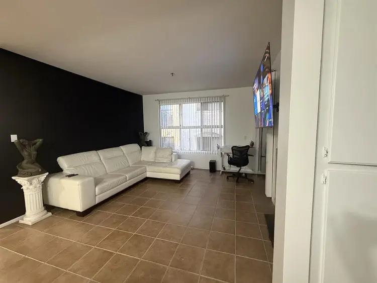 Room for rent in downtown LB