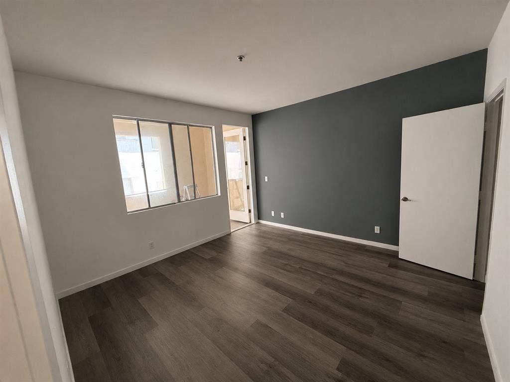 Room for rent in downtown LB