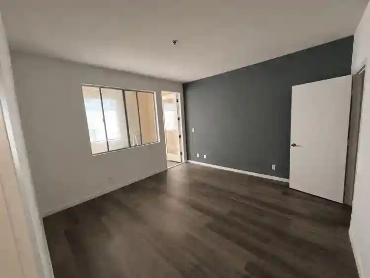 Room for rent in downtown LB