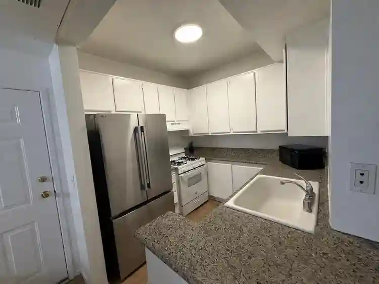 Room for rent in downtown LB