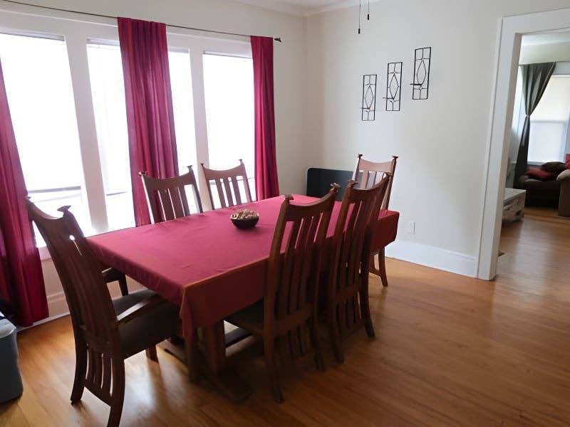 Room Near SU and Barry Park!