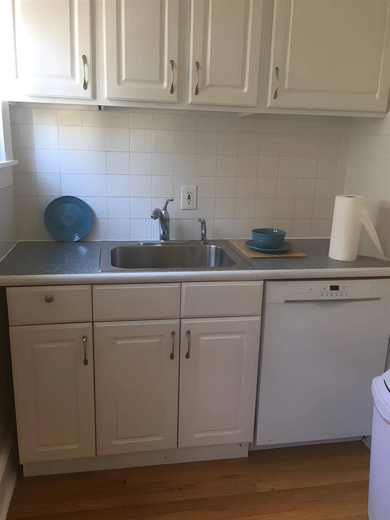 Room Near SU and Barry Park!