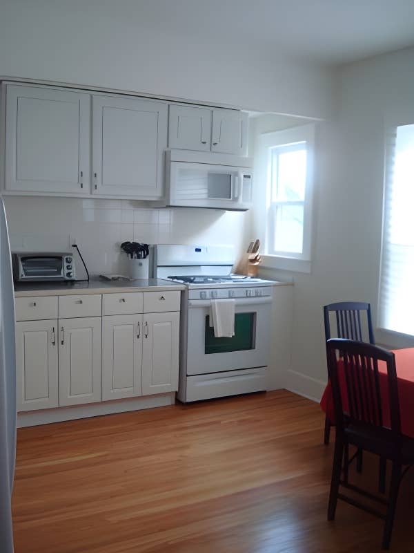 Room Near SU and Barry Park!