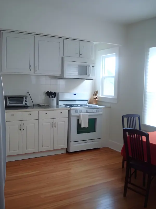 Room Near SU and Barry Park!