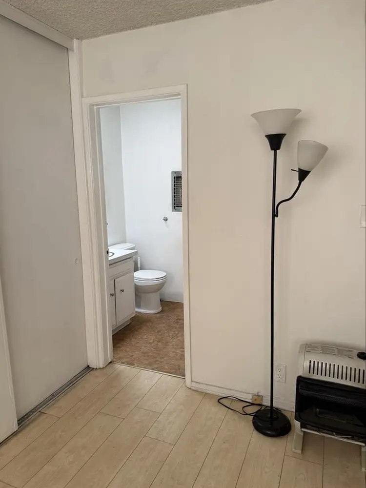 $1245 HUGE MASTER - PRIVATE BATH