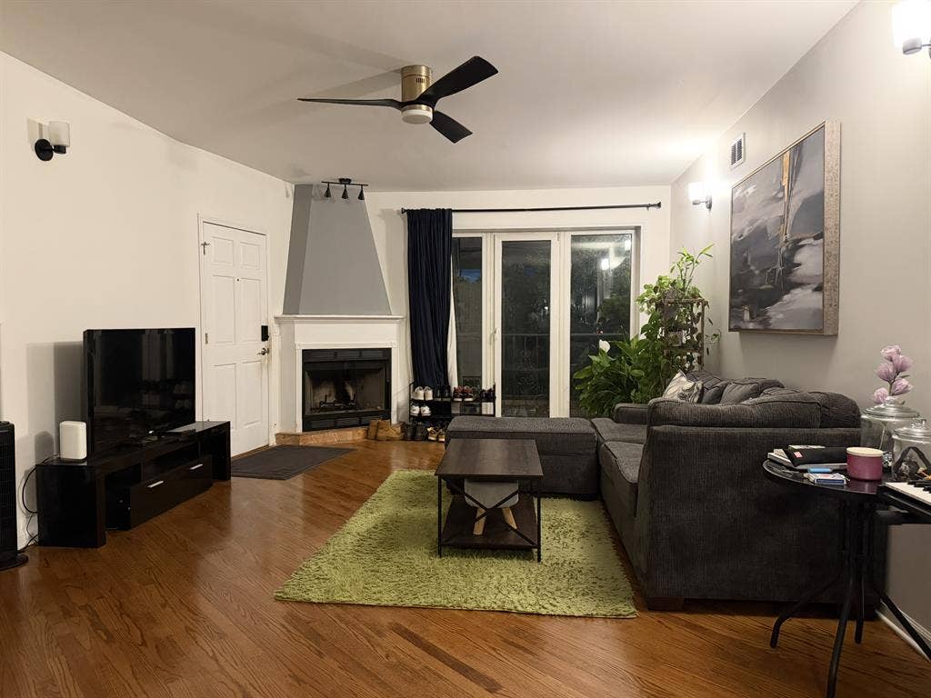 Looking for a roommate