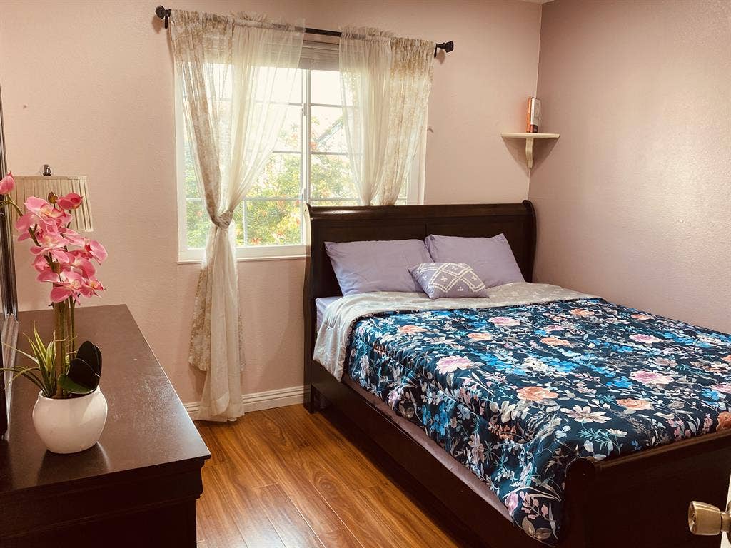 Beautiful Bedroom with Free WiFi!