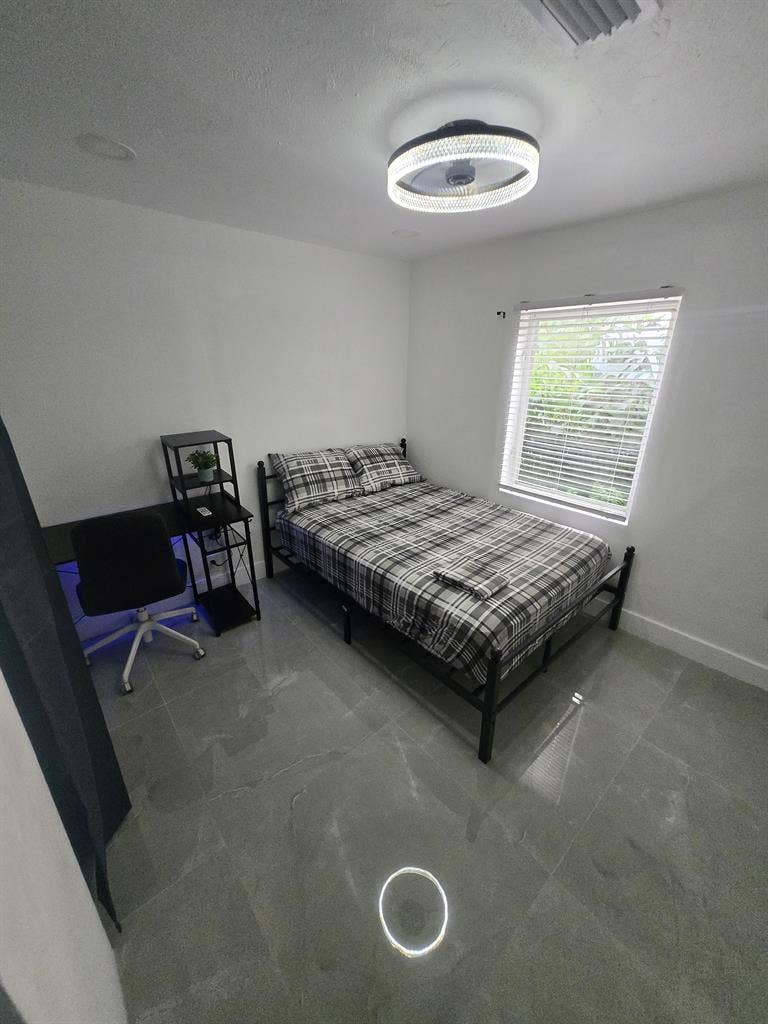 Room for rent near Wynwood