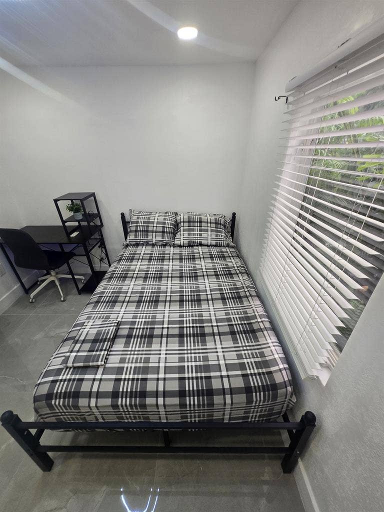 Room for rent near Wynwood