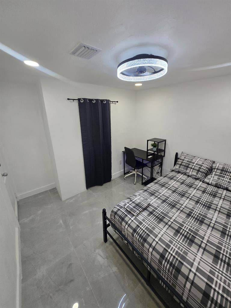Room for rent near Wynwood