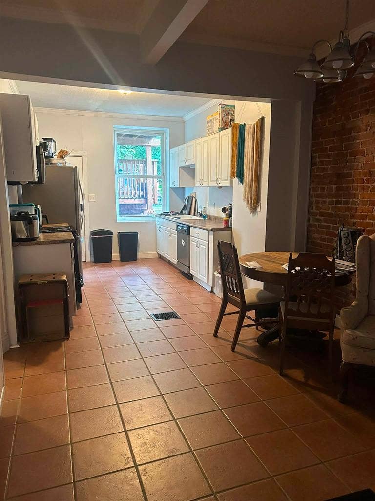 Room for rent in tower grove