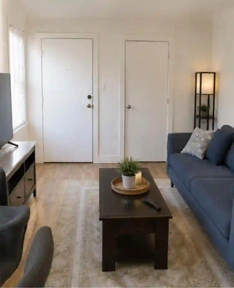 Rooms available Crenshaw/HydePark