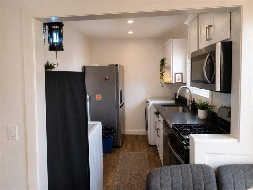 Rooms available Crenshaw/HydePark