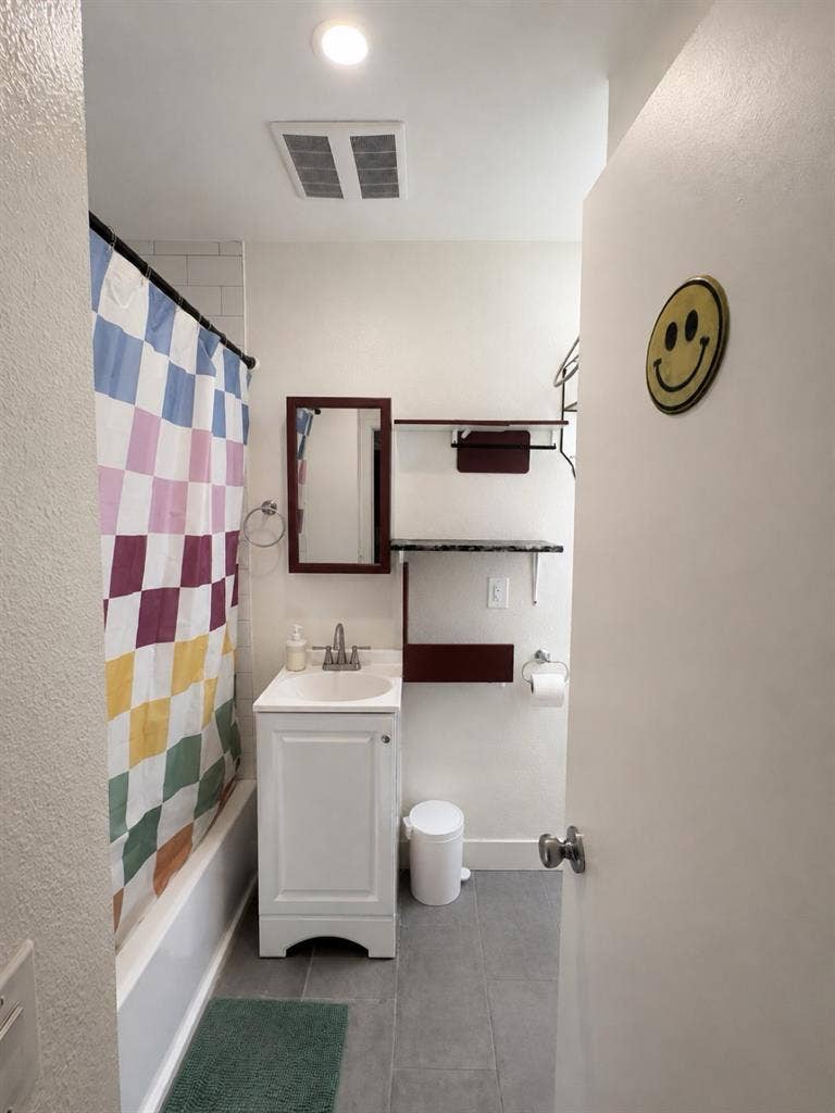 Rooms available Crenshaw/HydePark