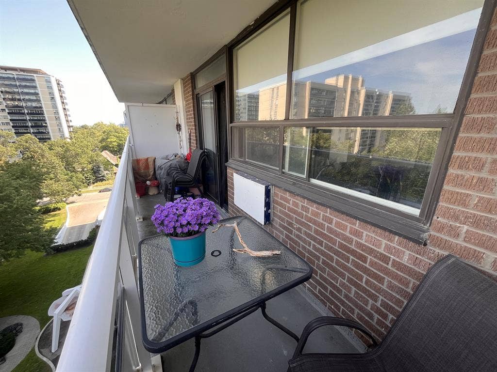 1 bedroom across from High Park