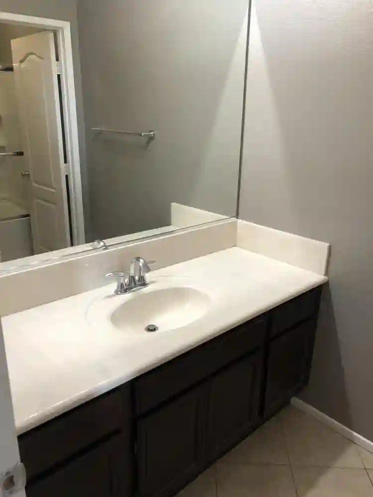 Female Roommate-Utilities Included