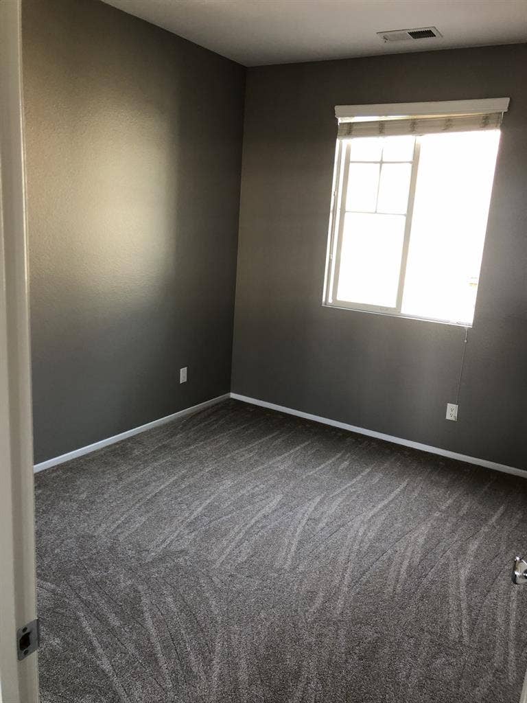 Female Roommate-Utilities Included