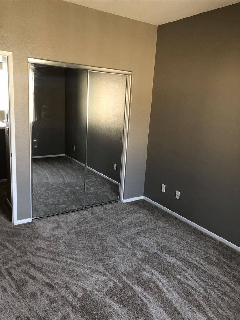 Female Roommate-Utilities Included