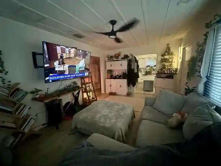 ROOM FOR RENT IN SPACIOUS DUPLEX