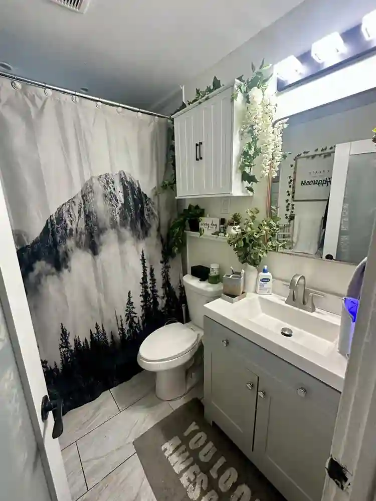 ROOM FOR RENT IN SPACIOUS DUPLEX