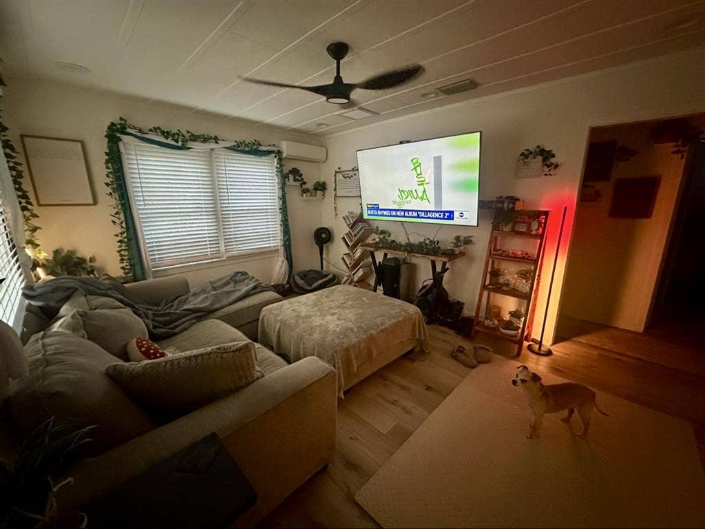 ROOM FOR RENT IN SPACIOUS DUPLEX
