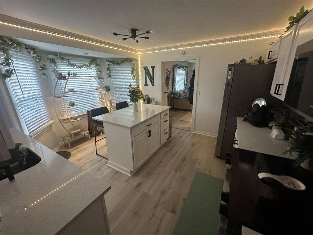 ROOM FOR RENT IN SPACIOUS DUPLEX