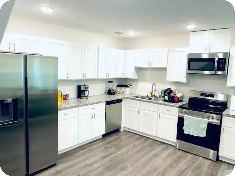 1 BEDROOM with Shared Bathroom