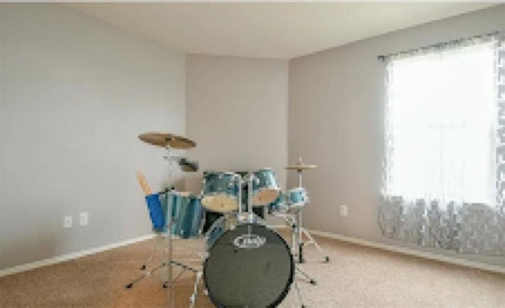 FOR RENT — BEAUTIFUL HOUSE