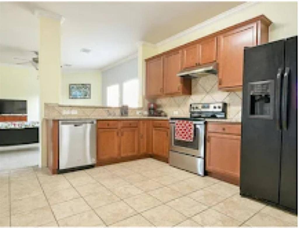 FOR RENT — BEAUTIFUL HOUSE