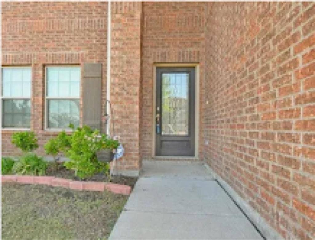 FOR RENT — BEAUTIFUL HOUSE