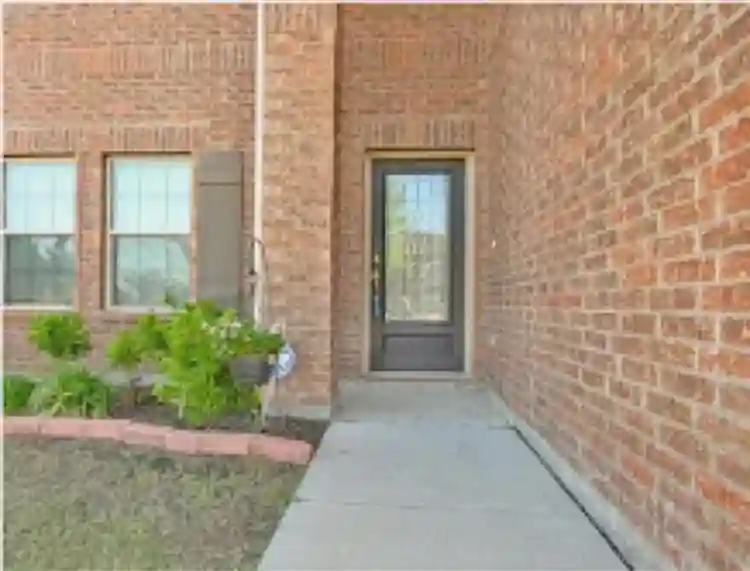 FOR RENT — BEAUTIFUL HOUSE
