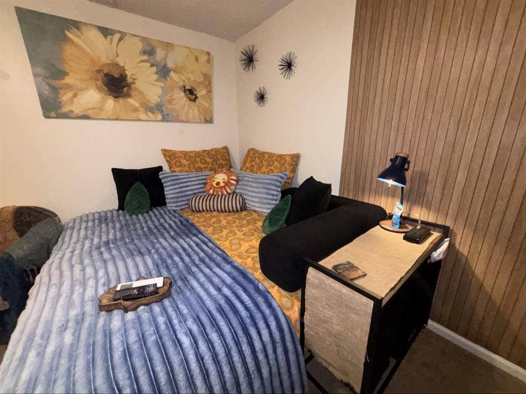 Furnished Room in Cozy Townhome