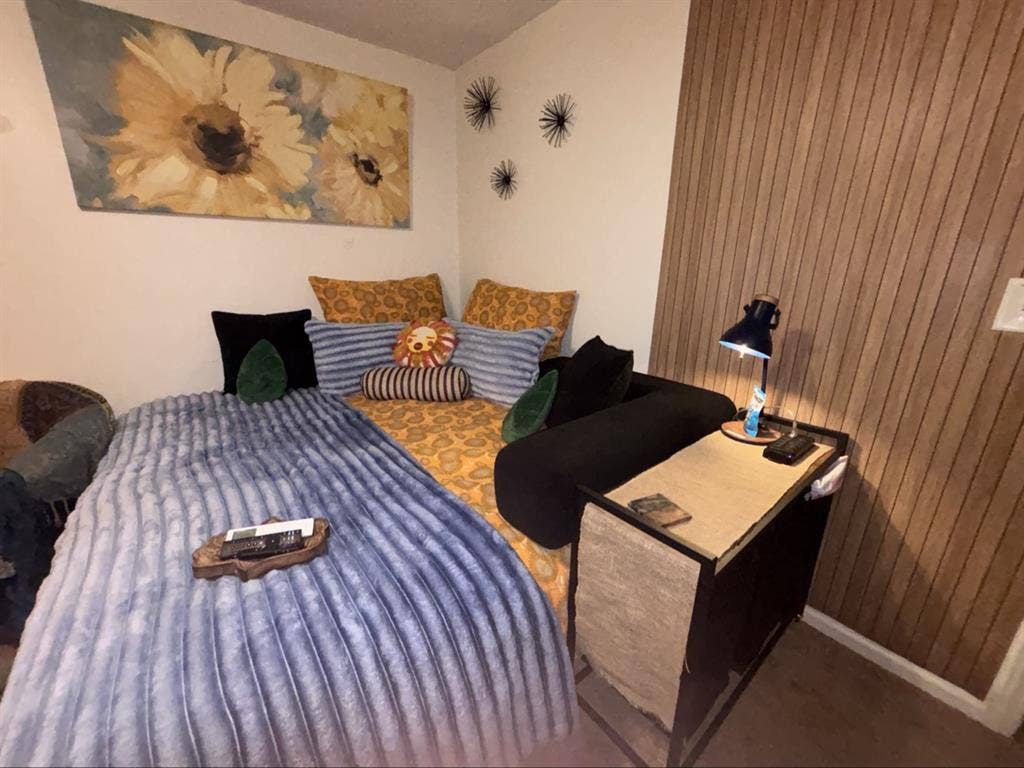 Furnished Room in Cozy Townhome