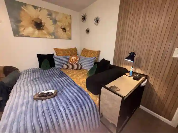 Furnished Room in Cozy Townhome