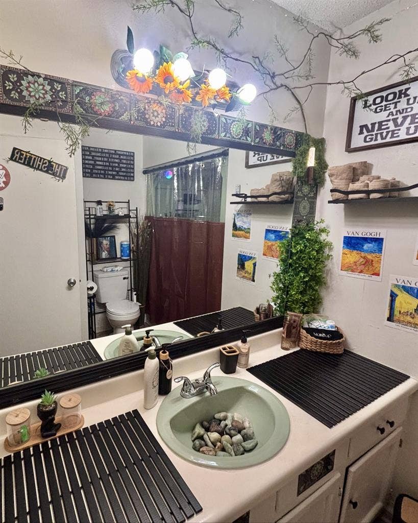 Furnished Room in Cozy Townhome