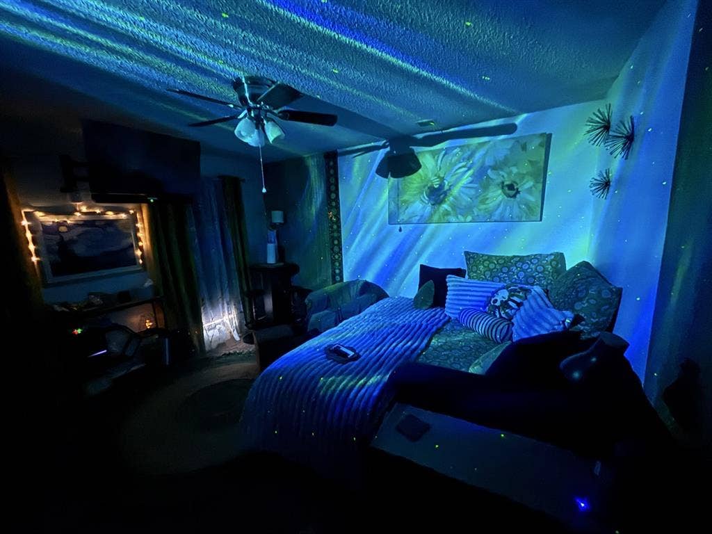 Furnished Room in Cozy Townhome