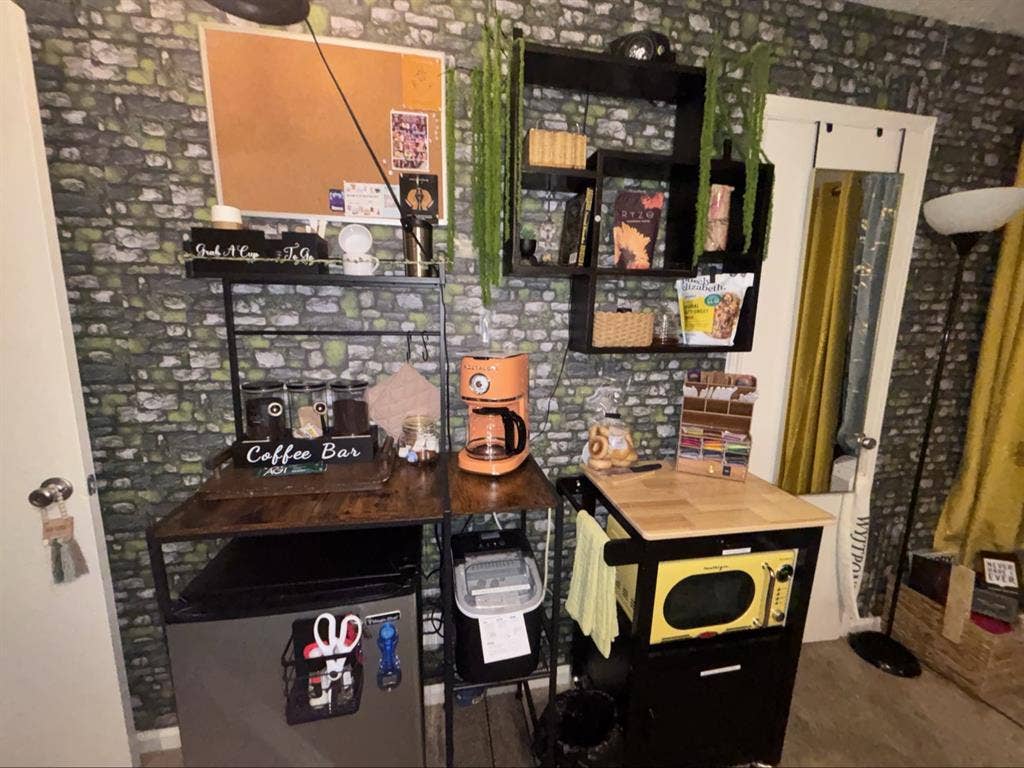 Furnished Room in Cozy Townhome