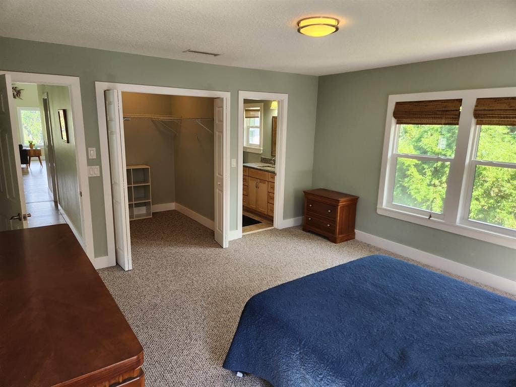 Room and house share.