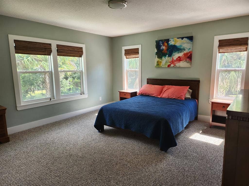 Room and house share.