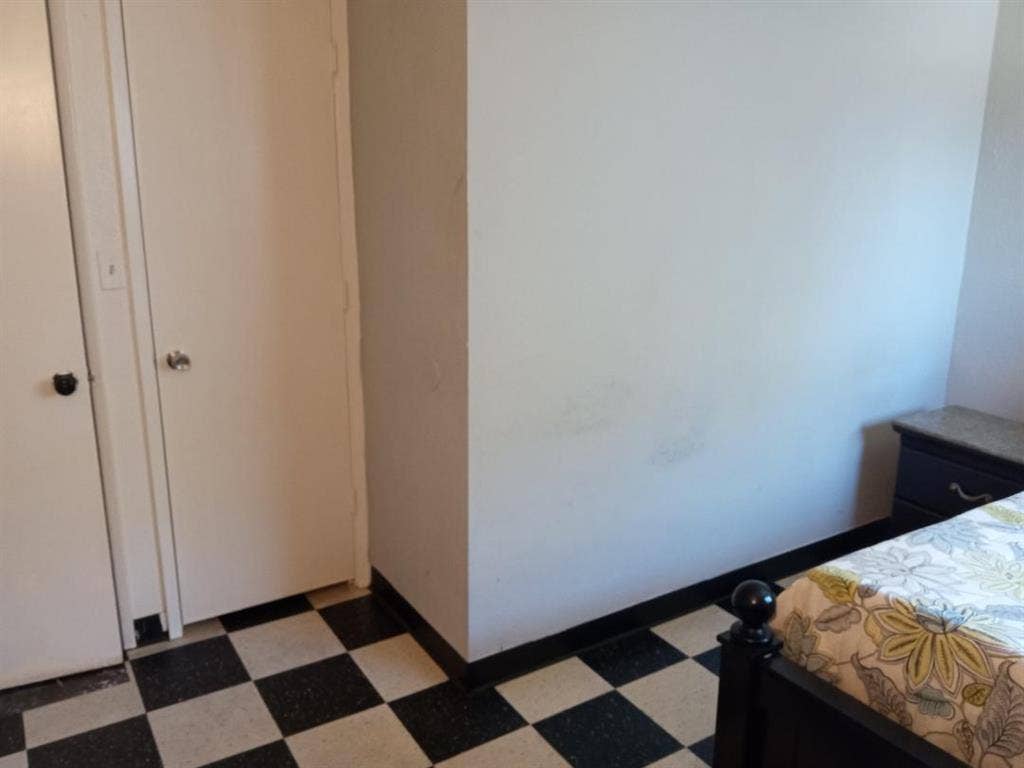 Room Available/ Pool