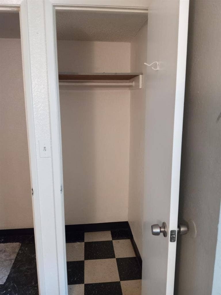 Room Available/ Pool