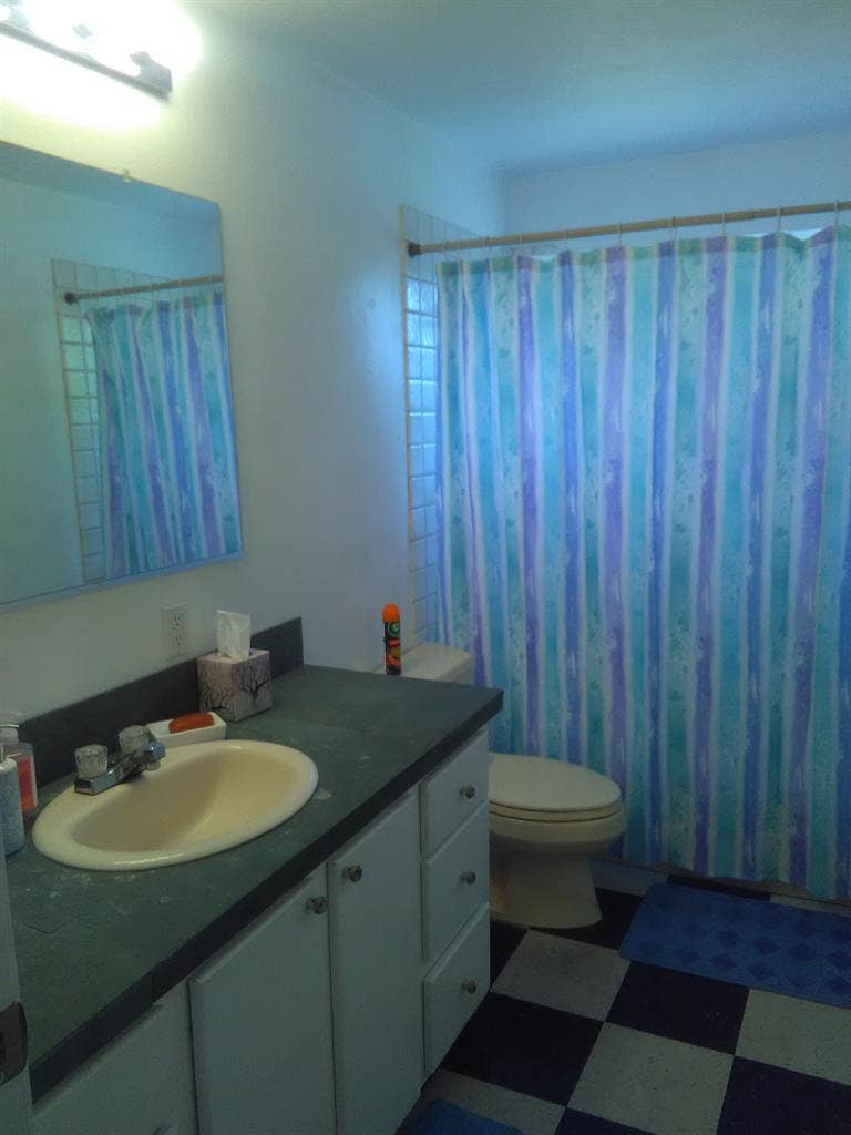 Room Available/ Pool