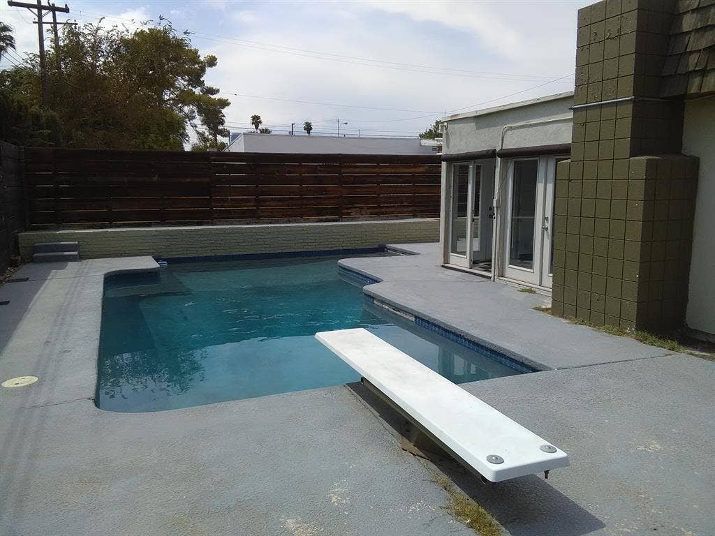 Room Available/ Pool