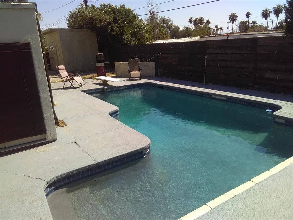 Room Available/ Pool