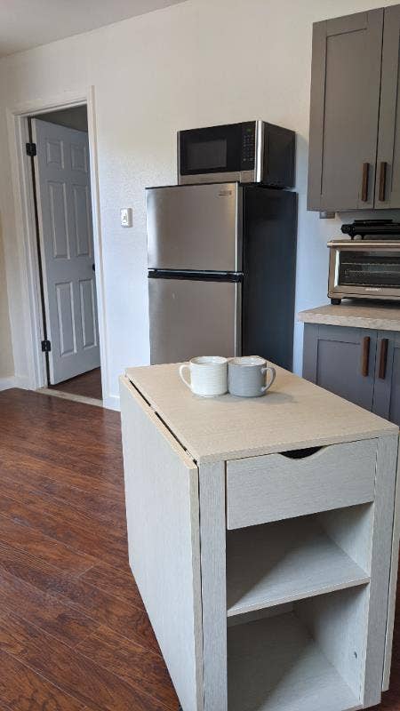Private entry/attached 1 bd ADU/MIL