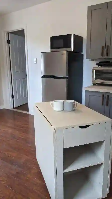 Private entry/attached 1 bd ADU/MIL